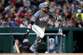 Nelson Cruz run CC gray