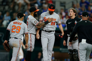 orioles mound visit gray 