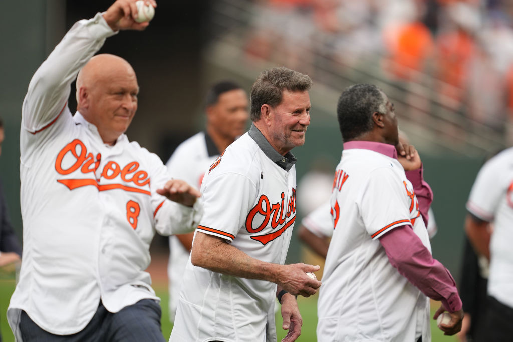 Former Baltimore Orioles catcher Rick Dempsey, front, leads the