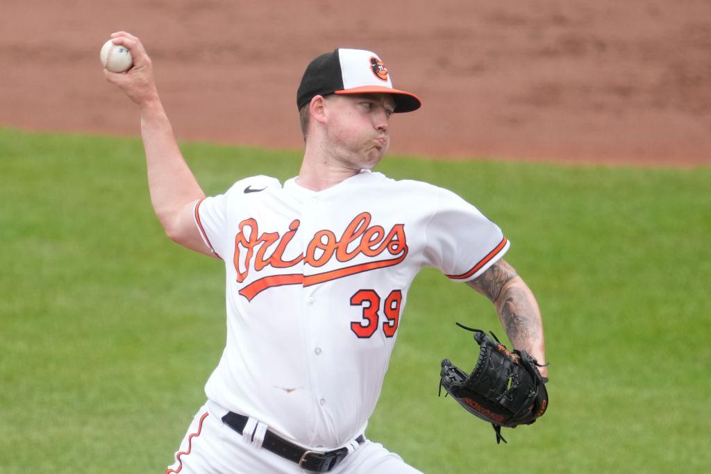 Orioles put away Mets 2-0 to finish sweep