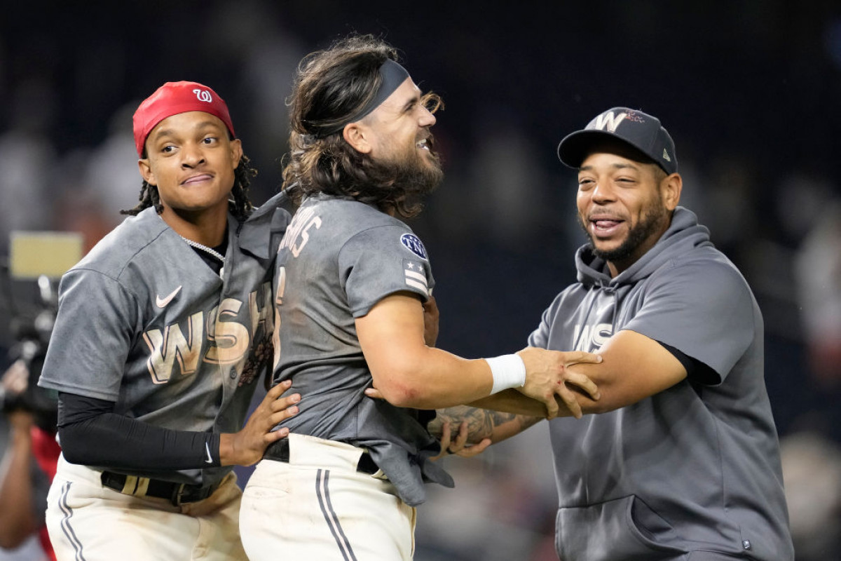 Nationals down Dodgers on walk-off wild pitch in 11th