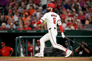 winker swinging white