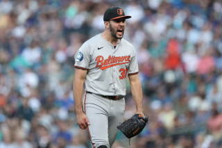 rodriguez pitching gray