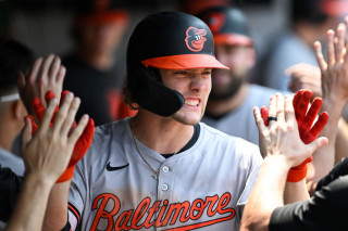 Gunnar Henderson celebrates home run