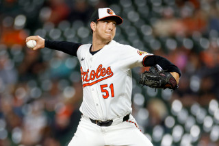 bowman pitching white