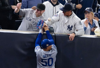 Fans interfere with Betts as he attempts to catch foul ball