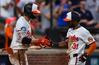 Gunnar Henderson and Cedric Mullins celebrate home run