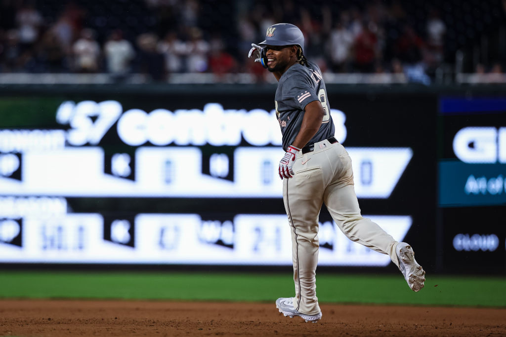 Jose Tena walkoff